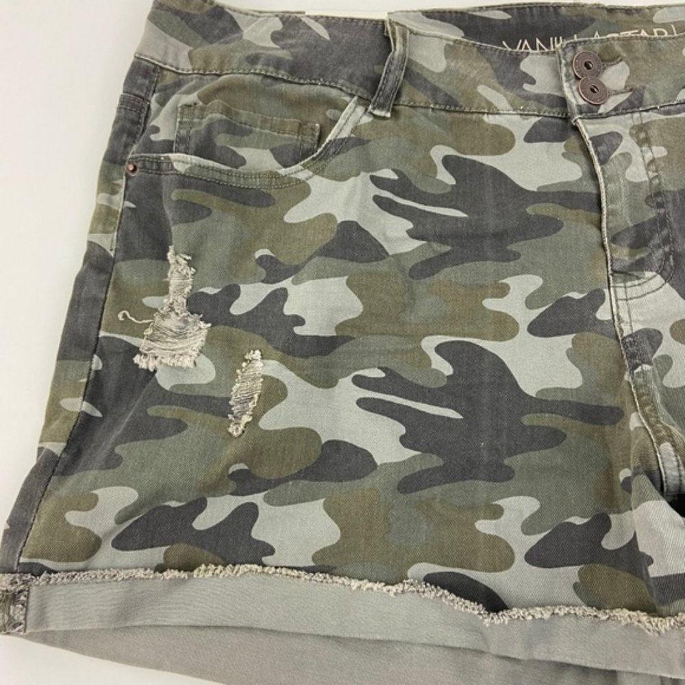 - Vanilla Star Green Camo Distressed Midi Shorts - Picture 5 of 9